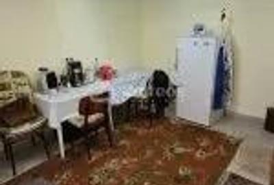 Resita, de vanzare casa, doua corpuri, curte, zona centrala - 2