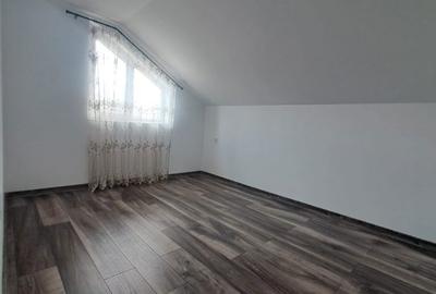 Casă cu 4 camere cu Teren 820 Mp în Voinești - 1