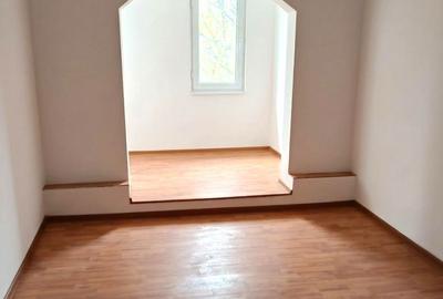 Apartament cu 4 camere semidecomandat în Micro 39