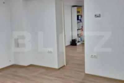 Spațiu comercial, de 40 mp, în Central - 3