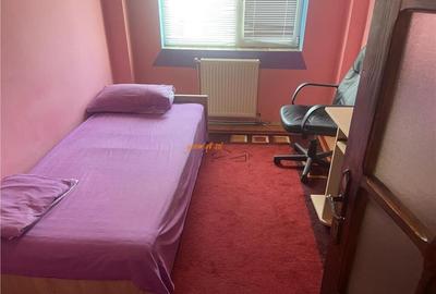 Apartament 3 camere , zona centrala -Inspectoratul Scolar ,d - 8