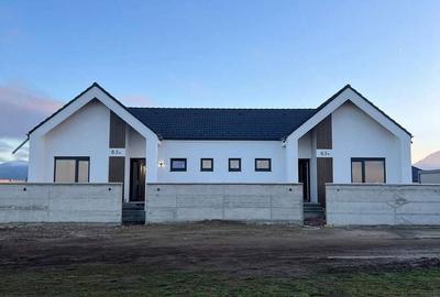 Casă cu 4 camere în Noua - 7