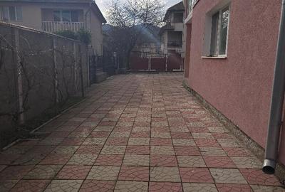 Vand casa in Deva, zona Garii (Peste Linia Ferata), P+E, din anul 2010 - 2