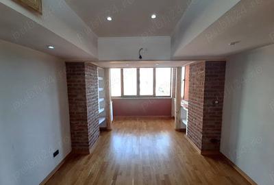 Apartament cu 3 camere semidecomandat în 1 Mai - 6