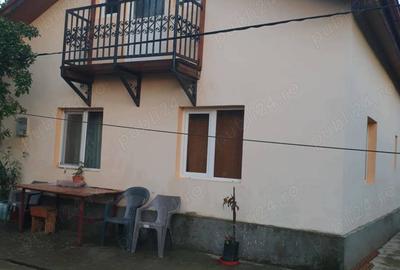 Casă cu 4 camere cu Teren 1850 Mp în Sitaru - 1