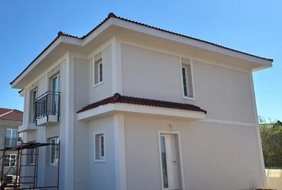 Casă cu 4 camere în Central