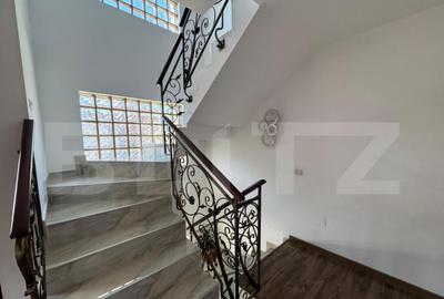 Casă cu 5 camere cu Teren 178 Mp în Craiovița Nouă