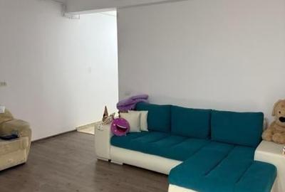 Apartament de vânzare cu 2 camere, zona KM 5-Veterani - 1