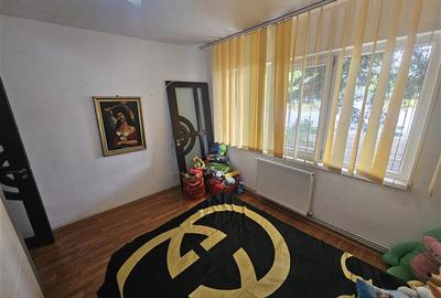Apartament cu 3 camere semidecomandat, mobilat în Micro II - 26