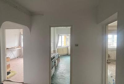 Apartament de 2 camere decomandat, 48 mp construiti, etaj 5, zona Garii - 8