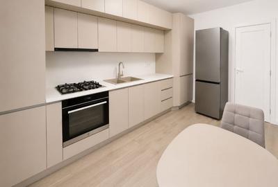 Apartament cu 3 camere decomandat în Tractorul - 1