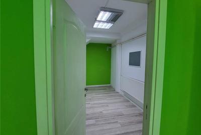 Spațiu comercial, de 150 mp, în Central - 4