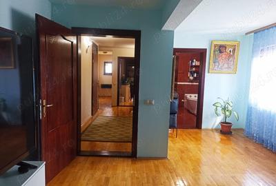 Casă cu 6 camere cu Teren 1000 Mp în Central - 1