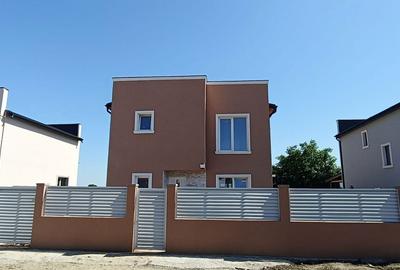 Casă cu 4 camere în Berceni