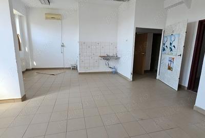 Spațiu comercial, de 45 mp, în Săveni