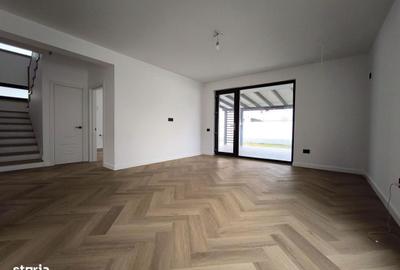 Casă cu 4 camere cu Canalizare în Central