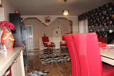 Casa cu etaj ?i spa?iu comercial, vedere la partia de sc - 10