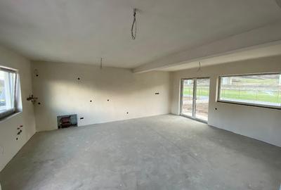 Casă cu 4 camere cu Teren 400 Mp în Luna - 13