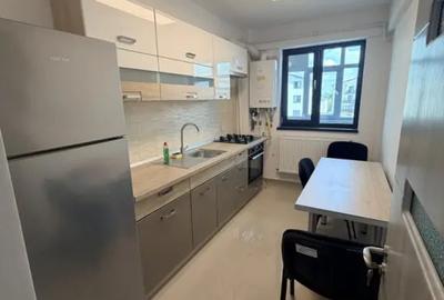 Apartament cu 3 camere semidecomandat în Central - 1