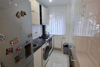 Apartament cu 3 camere semidecomandat în Exterior Vest