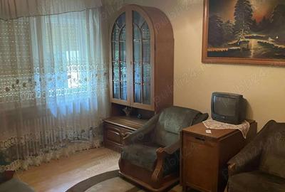 Apartament cu 3 camere semidecomandat în Micro 16