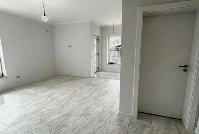 Casă cu 4 camere cu Teren 400 Mp în Sânmihaiu Român - 2