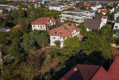 PROPRIETATE UNICA: 1.618 MP TEREN  IN PIPERA, CU VILA SOLIDA SI GRADINA SUPERBA - 1