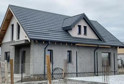 Casă cu 4 camere în Central - 1