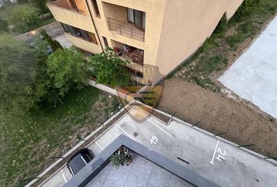 Apartament cu 3 camere decomandat, mobilat în Palazu Mare - 6