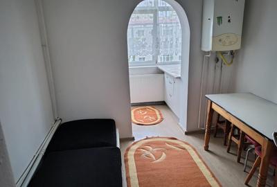 Trei camere decomandat,zona Canta,strada Luca Arbore - 2