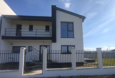 Duplex cu 4 camere cu Canalizare în Sud-Est - 1