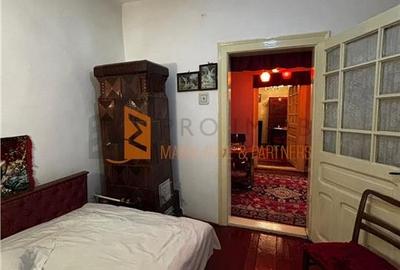 Teren intravilan + casa batraneasca zona Micro 3 - 8