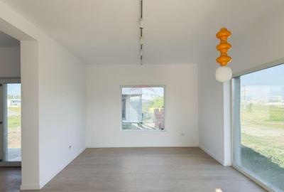 Casa / Vila cu 4 camere de vanzare - 2