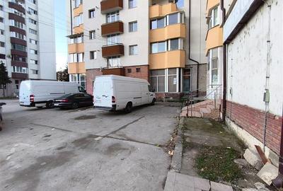 Spațiu comercial, de 63 mp, în Central - 8