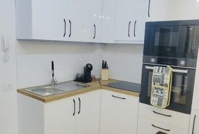 Inchiriere apartament 3 camere an universitar  - Faleza Nord, Mamaia - 1