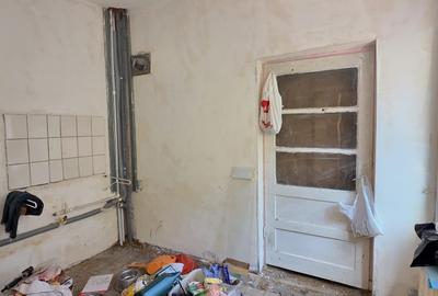 Casă cu 7 camere cu Canalizare în Central - 11