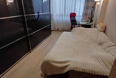 Inchiriez apartament cu 3 camere - 2