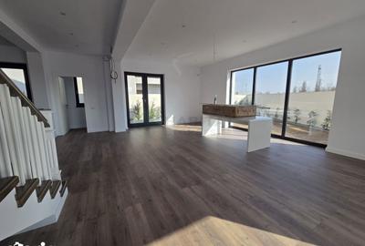 Casă cu 5 camere cu Teren 300 Mp în Tineretului