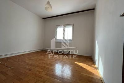 Apartament cu 3 camere, 2 bai, decomandat, centrala proprie, Sagulu - 4