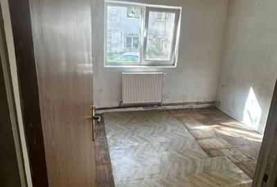 Apartament cu 4 camere decomandat în Central - 1