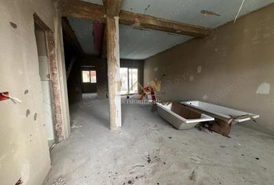 Casă cu 4 camere cu Teren 335 Mp în Moșnița Nouă