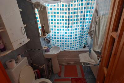 Casă cu 3 camere decomandat în Broșteni - 7