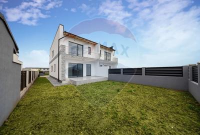 Duplex cu 4 camere cu Teren 250 Mp în Tărlungeni