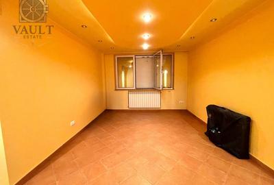 Apartament cu 3 camere semidecomandat în Ozana