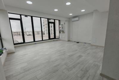 Birou, 400 mp în Central