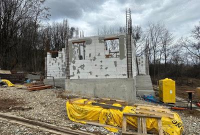 Casa ( neterminata) si teren de vanzare - Mosoaia Arges - 1