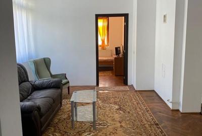 Apartament cu 3 camere decomandat în Central - 1