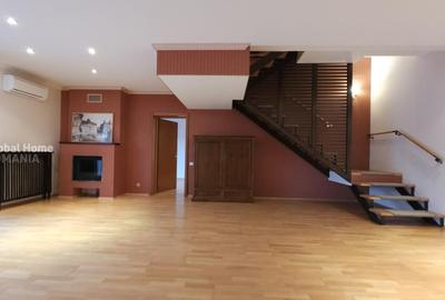 Duplex cu 10 camere cu Canalizare în Central - 2