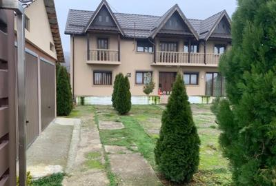 Casă cu 7 camere cu Teren 4500 Mp în Central - 3