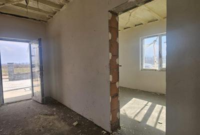 Casă cu 3 camere cu Teren 479 Mp în Cristian